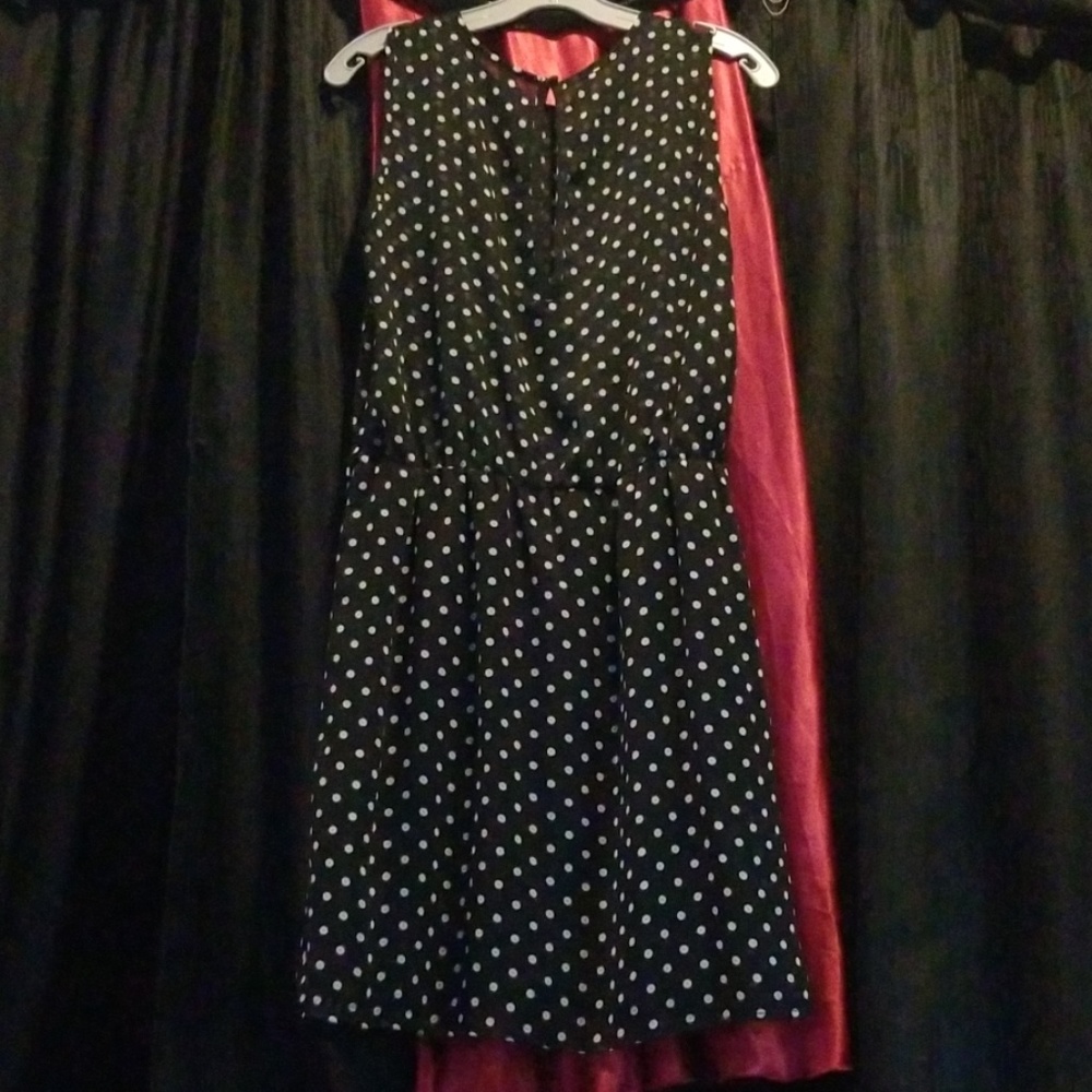 Versatile, easy breezy blk & white polka dot dress - Picture 5 of 8